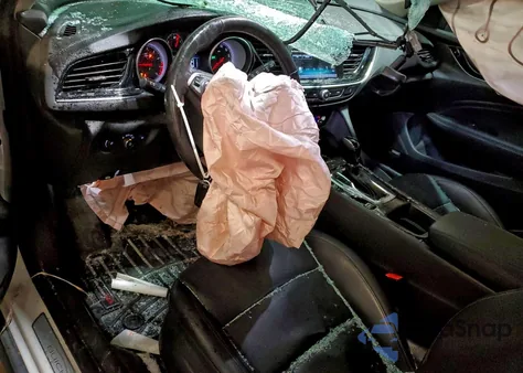 2018 Buick Regal Tourx Essence z USA, uszkodzony, nr VIN W04GV8SX4J1091434